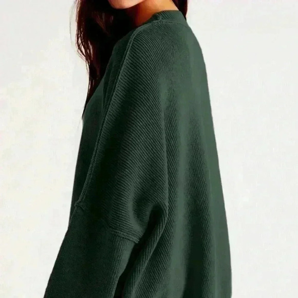 Green Casual Women's Mock Neck Drop Shoulder Split Hem Sweater - Picture 3 of 4